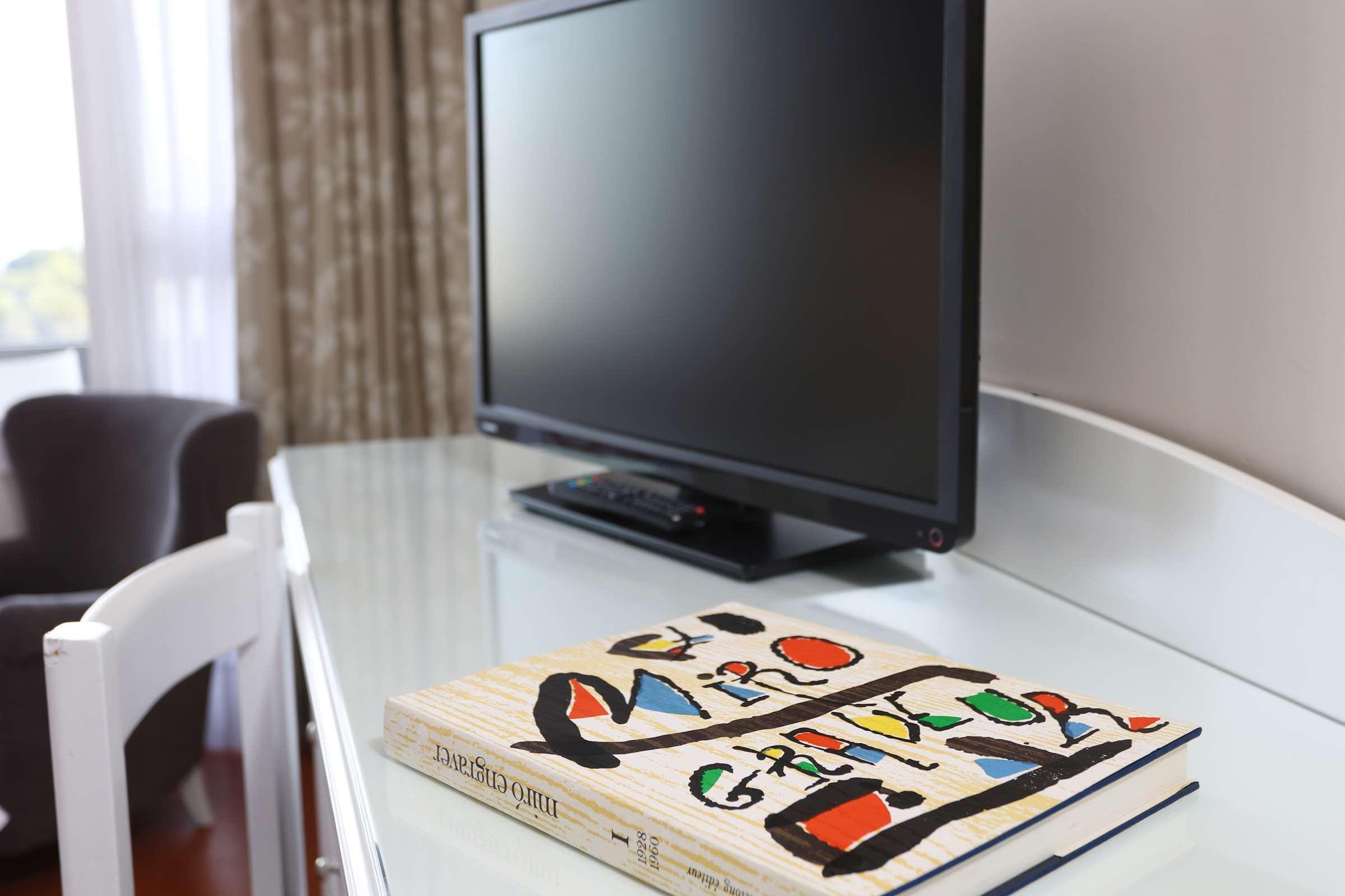 Hotel Joan Miro Museum Πάλμα ντε Μαγιόρκα Δωμάτιο φωτογραφία The book "Miro Cooper"