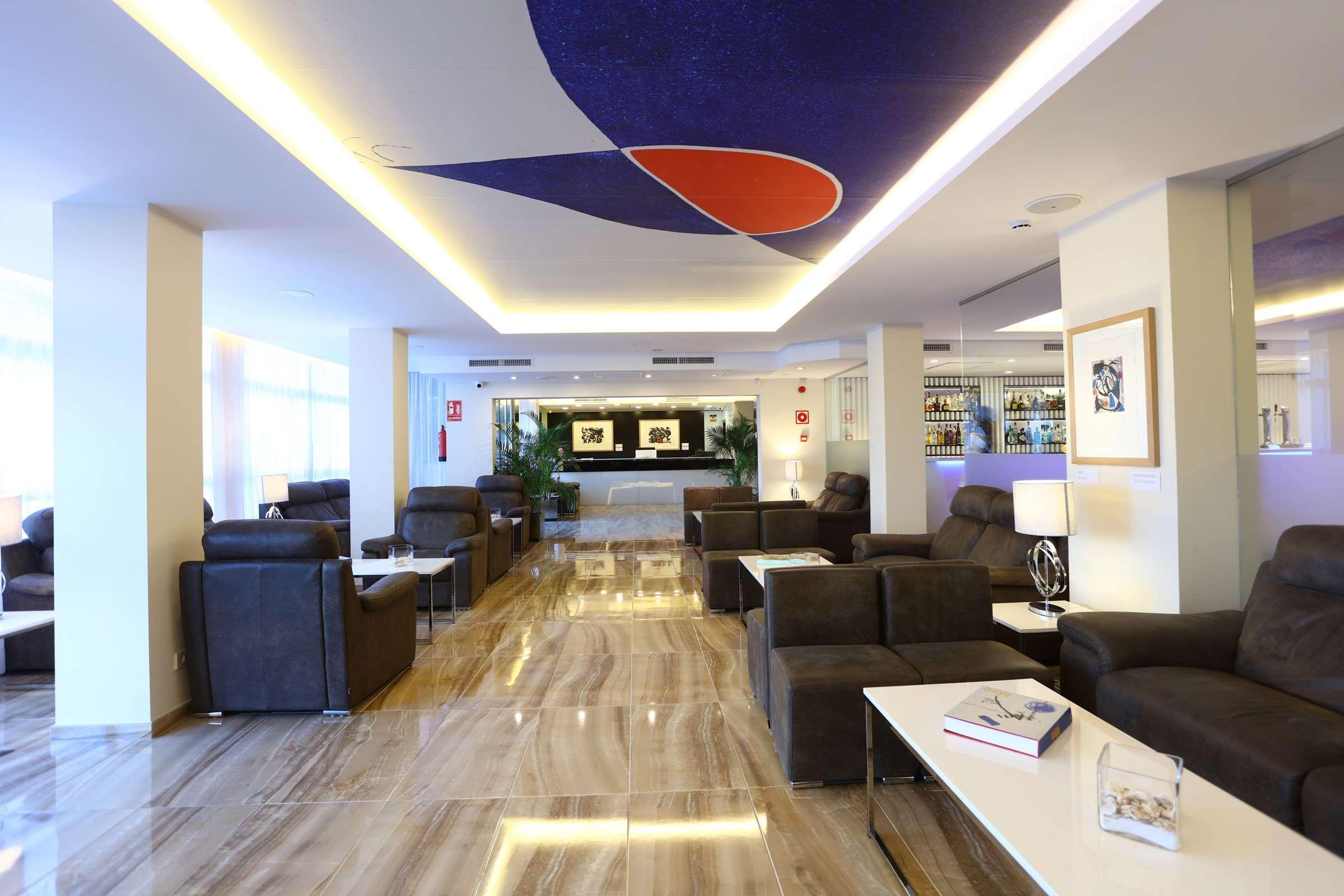 Hotel Joan Miro Museum Πάλμα ντε Μαγιόρκα Εξωτερικό φωτογραφία The interior of the airport lounge