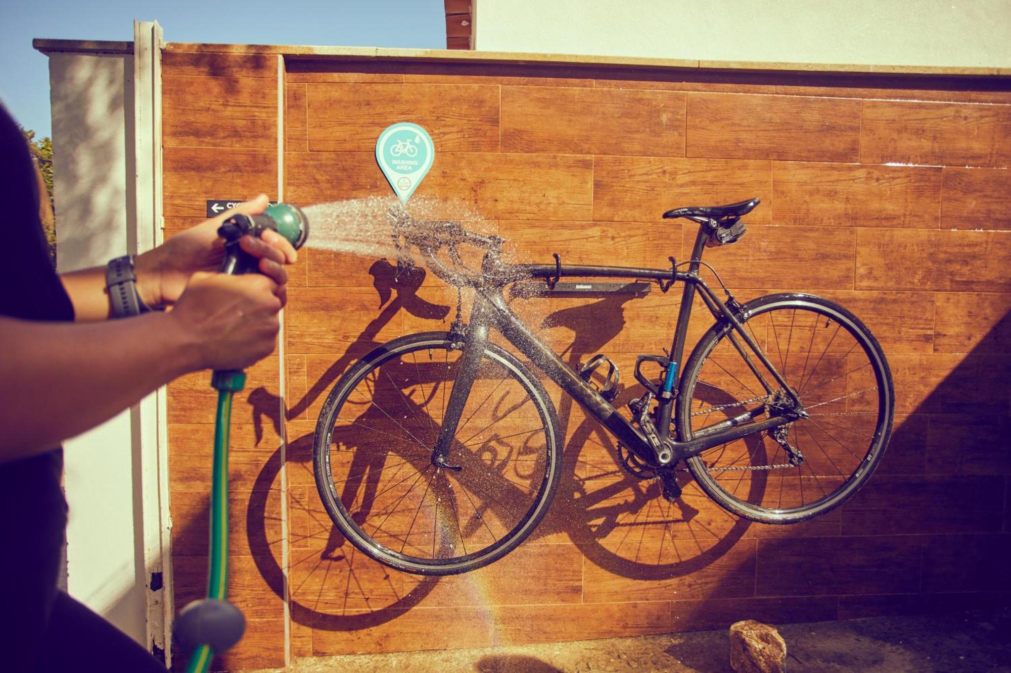 Hotel Joan Miro Museum Πάλμα ντε Μαγιόρκα Εξωτερικό φωτογραφία Bicycle washing station