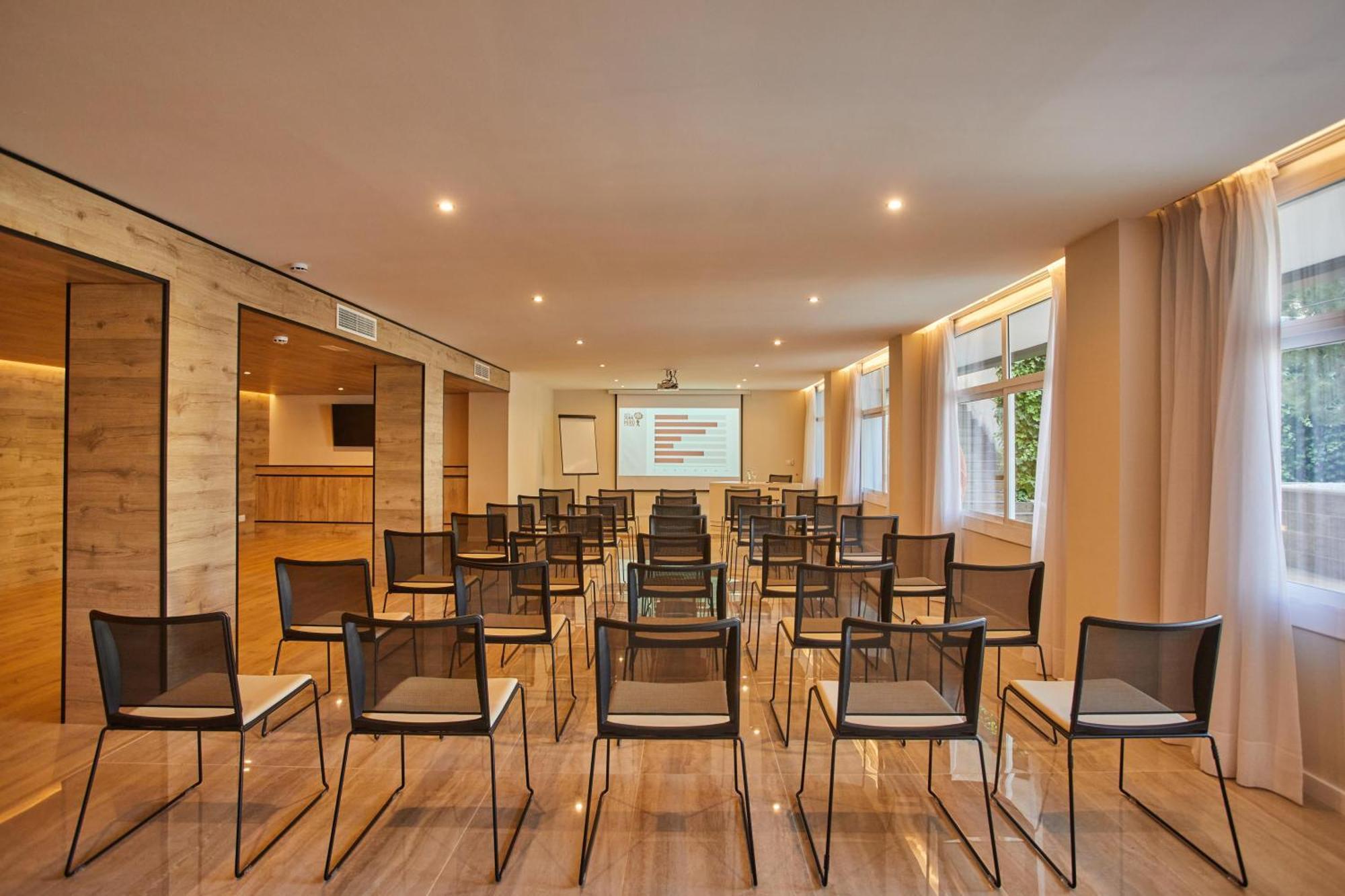 Hotel Joan Miro Museum Πάλμα ντε Μαγιόρκα Εξωτερικό φωτογραφία The meeting room of the hotel